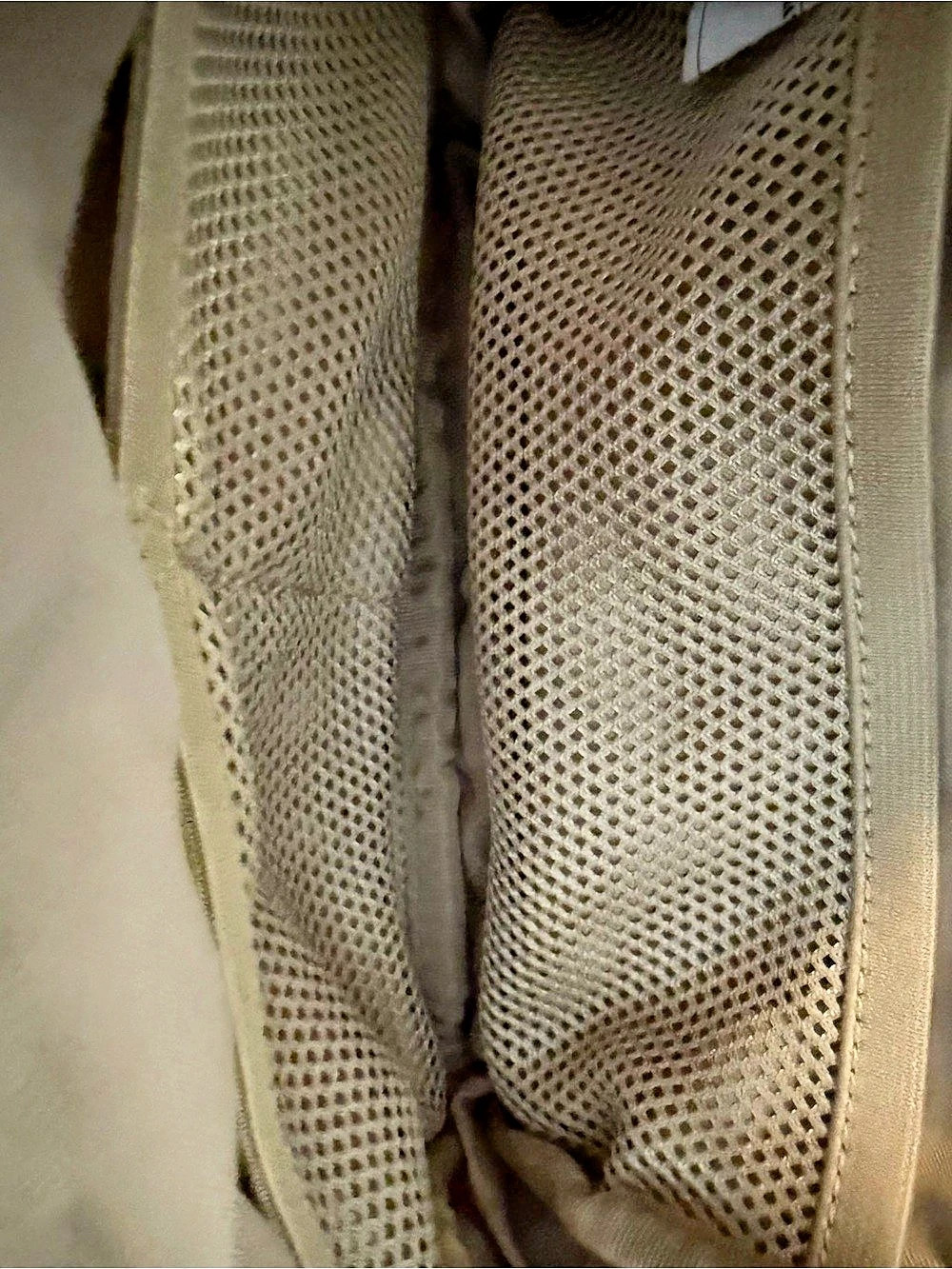 lululemon Everywhere Belt Bag 1L Fleece Beige - Picture 9 of 9